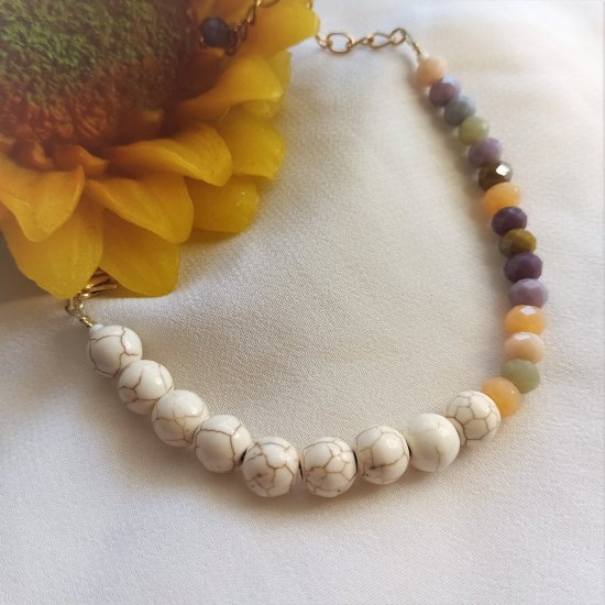 "White Howlite" Βραχιόλι με λευκό Χαολίτη και κρυσταλλάκια 