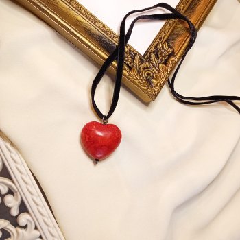 Heart - Κολιέ με μελάλη Καρδιά Χαολίτη