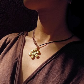"Gold Daisy"- Χειροποίητο κολιέ με ατσάλινη αλυσίδα    