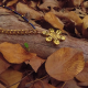 "Gold Daisy"- Χειροποίητο κολιέ με ατσάλινη αλυσίδα    