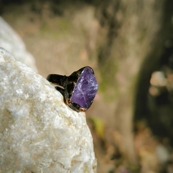 "Raw Amethyst" Μπρούτζινο δαχτυλίδι με Αμέθυστο