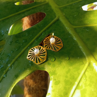 "Gold Floral Pearl" Ατσάλινα σκουλαρίκια 